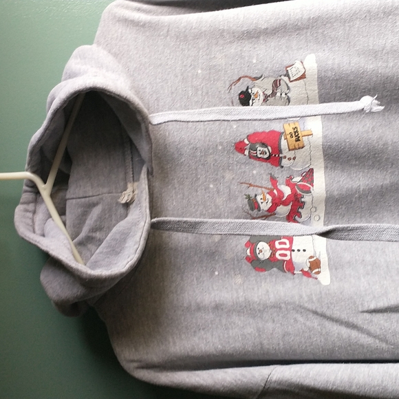 No name brand pit to pit is 26 1/2 grey - Picture 4 of 12